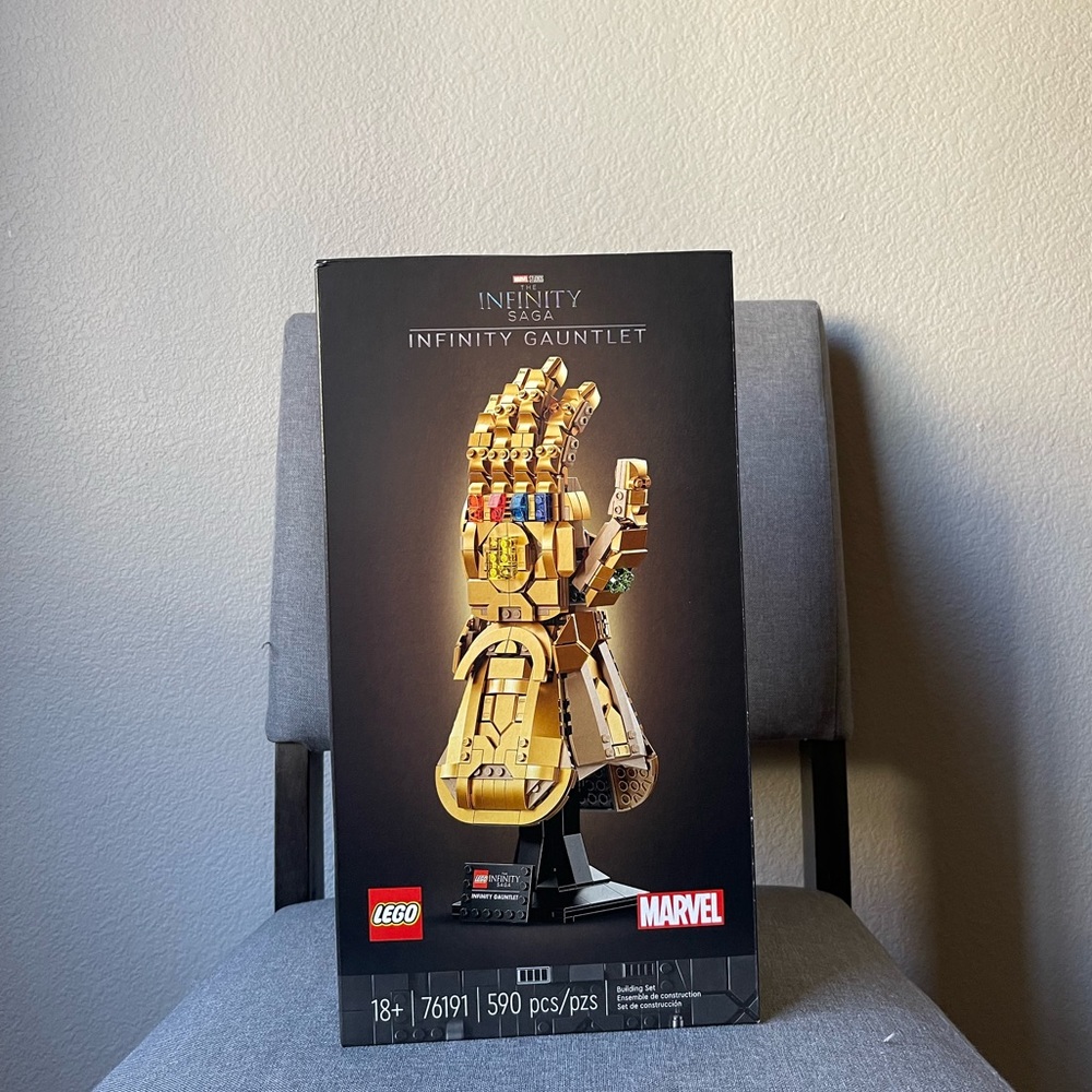 LEGO INFINITY GAUNTLET SEALED ( HAVE NOT OPENED)